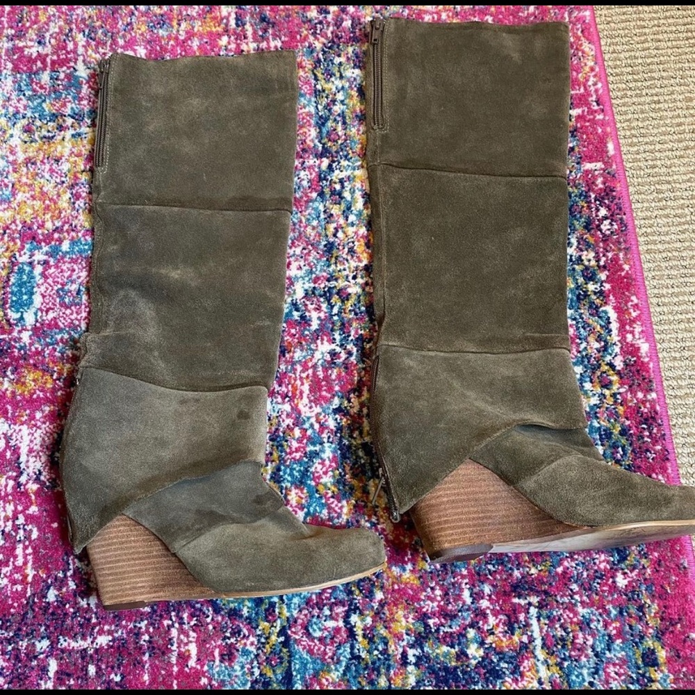 Fergie Suede Gray Wedged Boots